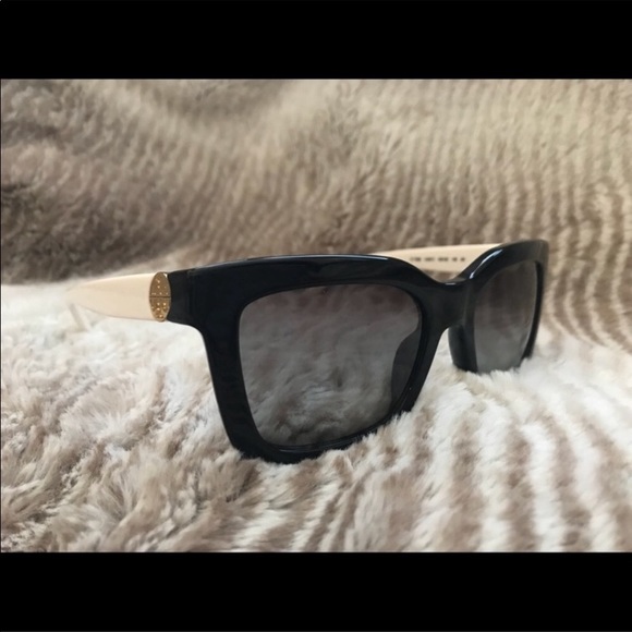 🕶NEW TORY BURCH SUNGLASSES 🕶 &CASE - Picture 7 of 10